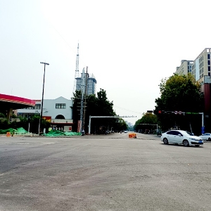 濟寧市常青路古槐路口路北路面正緊張施工中